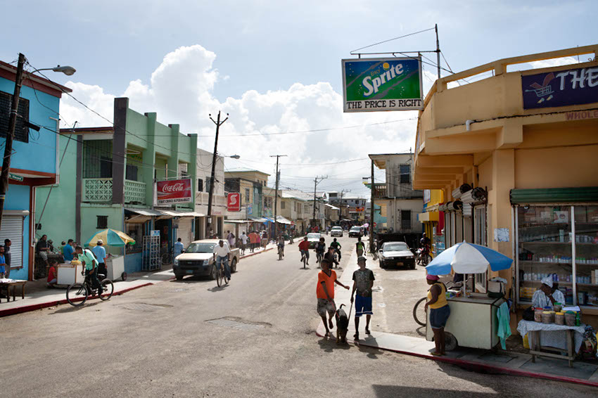 Belize, Dangriga: On the road; Photo: Thomas Alboth