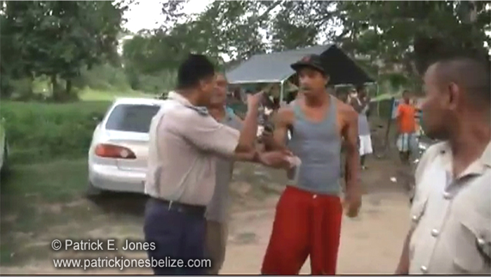 Police and civilian exchange words (San Ignacio/Santa Elena)