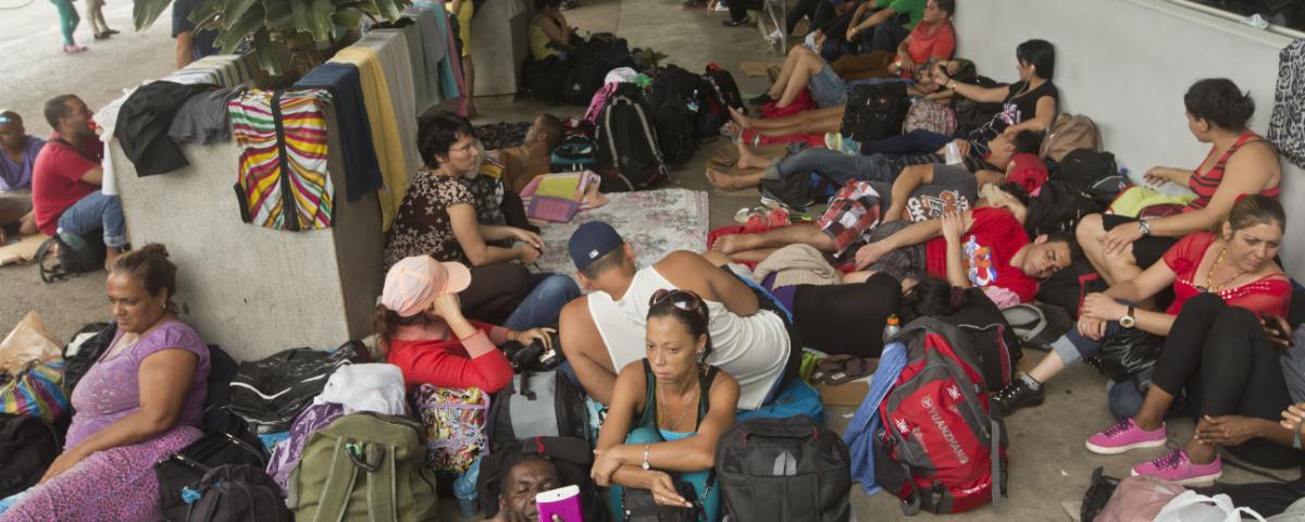 over-1000-cubans-heading-for-the-us-are-stuck-in-costa-rica-1447792819
