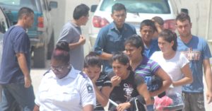 CROP 1 Group shot of Salvadorans including Anivar Alvarenaga in right far back%252c IMG_1137